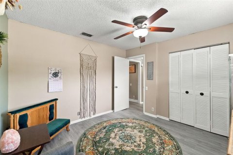 House in New Port Richey, Florida 3 bedrooms, 143.16 sq.m. № 2393443 - photo 21