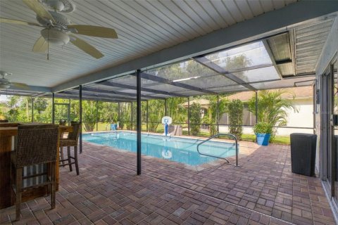 House in New Port Richey, Florida 3 bedrooms, 143.16 sq.m. № 2393443 - photo 26