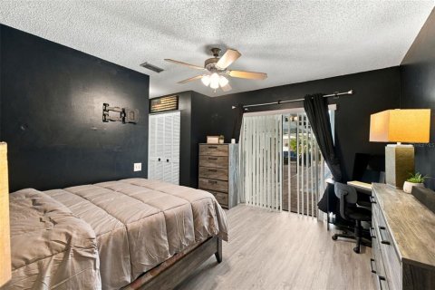 House in New Port Richey, Florida 3 bedrooms, 143.16 sq.m. № 2393443 - photo 23