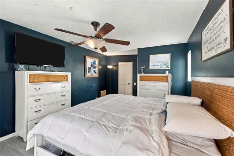 House in New Port Richey, Florida 3 bedrooms, 143.16 sq.m. № 2393443 - photo 18