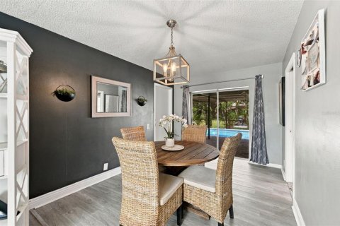 House in New Port Richey, Florida 3 bedrooms, 143.16 sq.m. № 2393443 - photo 14