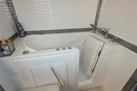Condominio en venta en Brooksville, Florida, 2 dormitorios, 155.52 m2 № 1916738 - foto 15
