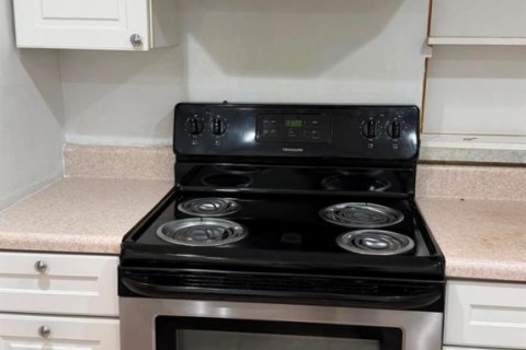 Condo in Pompano Beach, Florida, 1 bedroom  № 2190336