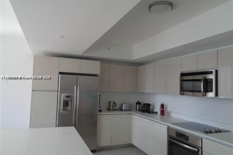 Condo in Hallandale Beach, Florida, 3 bedrooms  № 1961917 - photo 3