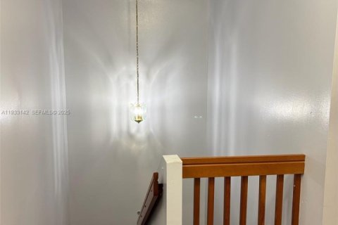 Adosado en alquiler en Hialeah, Florida, 4 dormitorios, 159.79 m2 № 1992230 - foto 13