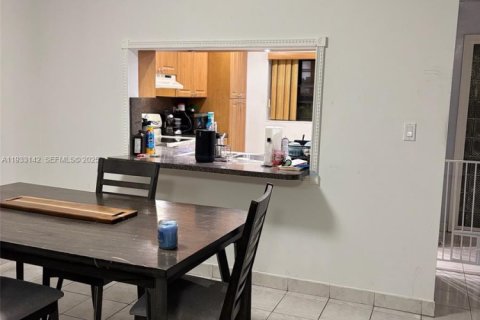 Adosado en alquiler en Hialeah, Florida, 4 dormitorios, 159.79 m2 № 1992230 - foto 26