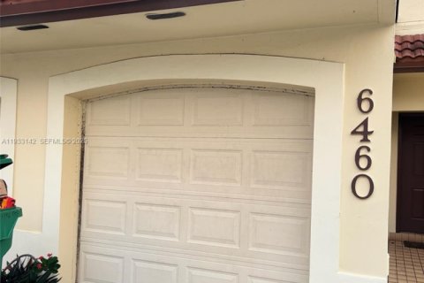 Adosado en alquiler en Hialeah, Florida, 4 dormitorios, 159.79 m2 № 1992230 - foto 5