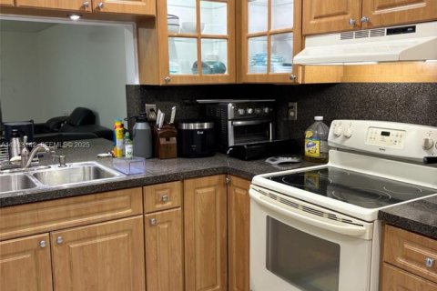 Adosado en alquiler en Hialeah, Florida, 4 dormitorios, 159.79 m2 № 1992230 - foto 24