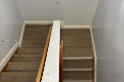 Adosado en alquiler en Hialeah, Florida, 4 dormitorios, 159.79 m2 № 1992230 - foto 18