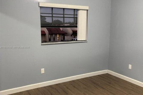 Adosado en alquiler en Hialeah, Florida, 4 dormitorios, 159.79 m2 № 1992230 - foto 17