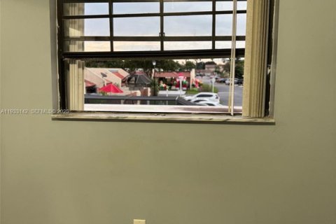 Adosado en alquiler en Hialeah, Florida, 4 dormitorios, 159.79 m2 № 1992230 - foto 16