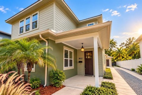 House in Orlando, Florida 4 bedrooms, 296.27 sq.m. № 2398424 - photo 2