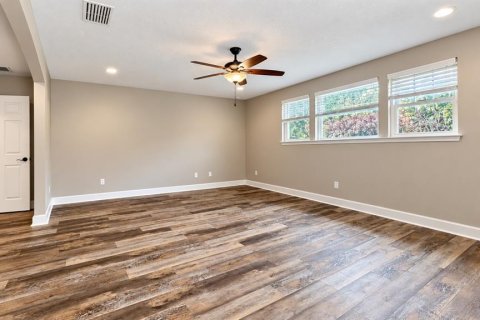 House in Orlando, Florida 4 bedrooms, 296.27 sq.m. № 2398424 - photo 10