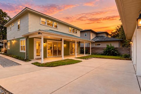 House in Orlando, Florida 4 bedrooms, 296.27 sq.m. № 2398424 - photo 15