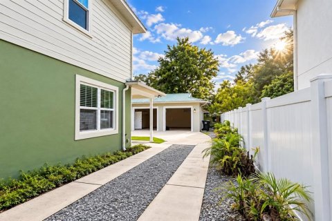 House in Orlando, Florida 4 bedrooms, 296.27 sq.m. № 2398424 - photo 12