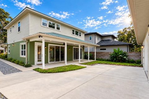House in Orlando, Florida 4 bedrooms, 296.27 sq.m. № 2398424 - photo 14