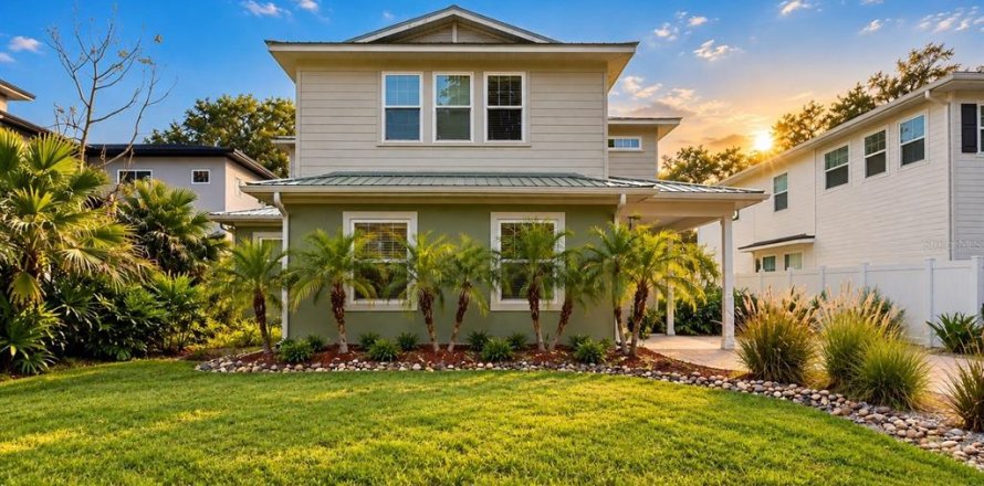 House in Orlando, Florida 4 bedrooms, 296.27 sq.m. № 2398424