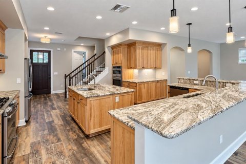 House in Orlando, Florida 4 bedrooms, 296.27 sq.m. № 2398424 - photo 7