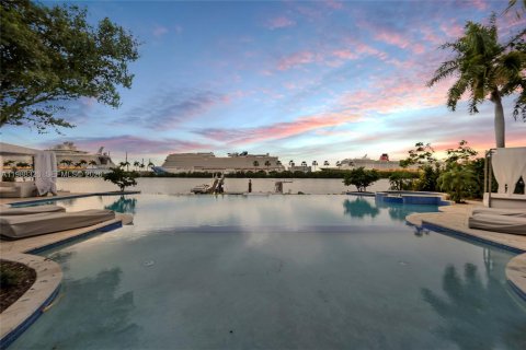 Снять в аренду виллу или дом в Майами-Бич, Флорида 10 спален, 1017.93м2, № 2050657 - фото 17