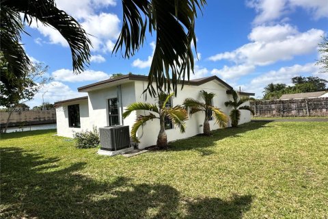 Villa ou maison à louer à Miami, Floride: 3 chambres, 120.77 m2 № 1944369 - photo 28