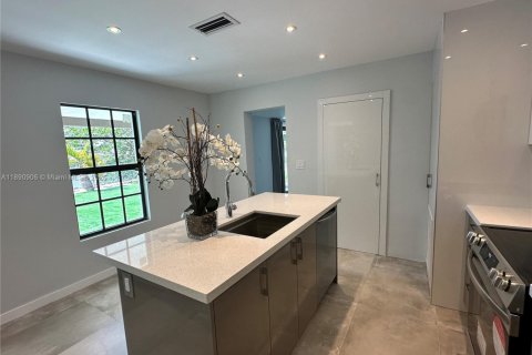 Villa ou maison à louer à Miami, Floride: 3 chambres, 120.77 m2 № 1944369 - photo 3