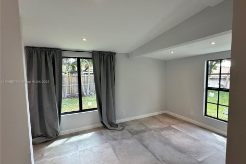 Villa ou maison à louer à Miami, Floride: 3 chambres, 120.77 m2 № 1944369 - photo 4