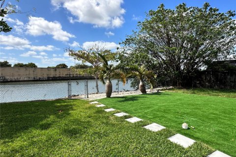 Villa ou maison à louer à Miami, Floride: 3 chambres, 120.77 m2 № 1944369 - photo 27