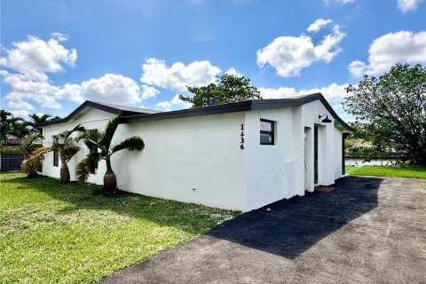 Villa ou maison à louer à Miami, Floride: 3 chambres, 120.77 m2 № 1944369 - photo 2