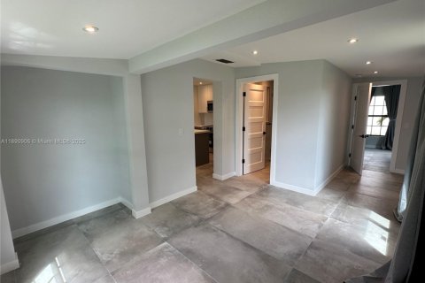 Villa ou maison à louer à Miami, Floride: 3 chambres, 120.77 m2 № 1944369 - photo 5