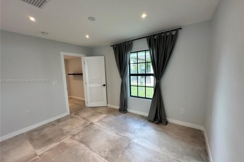 Villa ou maison à louer à Miami, Floride: 3 chambres, 120.77 m2 № 1944369 - photo 22