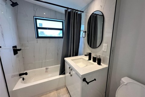 Villa ou maison à louer à Miami, Floride: 3 chambres, 120.77 m2 № 1944369 - photo 17