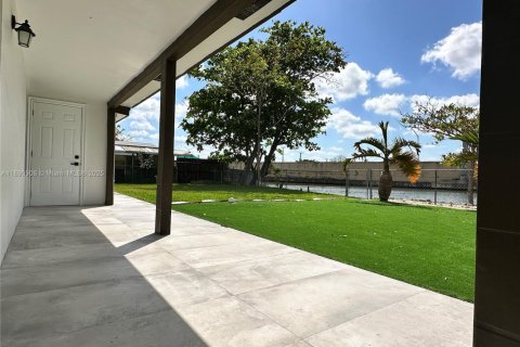 Villa ou maison à louer à Miami, Floride: 3 chambres, 120.77 m2 № 1944369 - photo 25