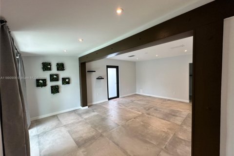 Villa ou maison à louer à Miami, Floride: 3 chambres, 120.77 m2 № 1944369 - photo 11