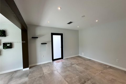 Villa ou maison à louer à Miami, Floride: 3 chambres, 120.77 m2 № 1944369 - photo 14