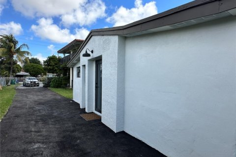 Villa ou maison à louer à Miami, Floride: 3 chambres, 120.77 m2 № 1944369 - photo 29