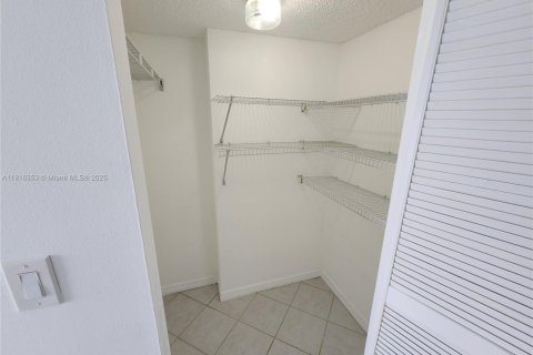 Copropriété à louer à Miami, Floride: 1 chambre, 55.74 m2 № 1973584 - photo 9