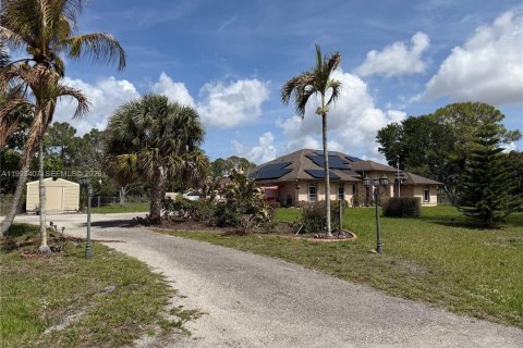 Купить виллу или дом в Уэст-Палм-Бич, Флорида 4 спальни, 204.38м2, № 2057115 - фото 15