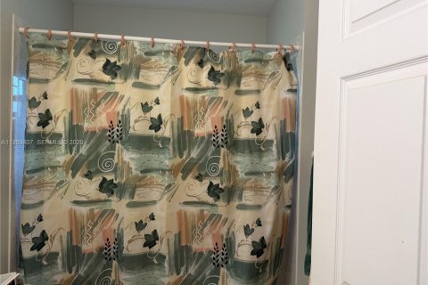 Купить виллу или дом в Уэст-Палм-Бич, Флорида 4 спальни, 204.38м2, № 2057115 - фото 8