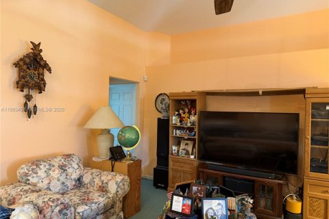 Купить виллу или дом в Уэст-Палм-Бич, Флорида 4 спальни, 204.38м2, № 2057115 - фото 4