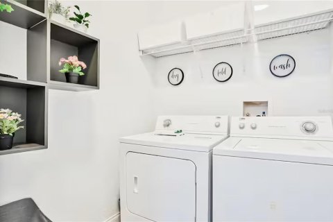 Condo in Davenport, Florida, 3 bedrooms  № 2102939 - photo 16