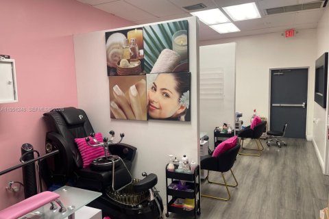 Commercial property in Hollywood, Florida № 2089289 - photo 7
