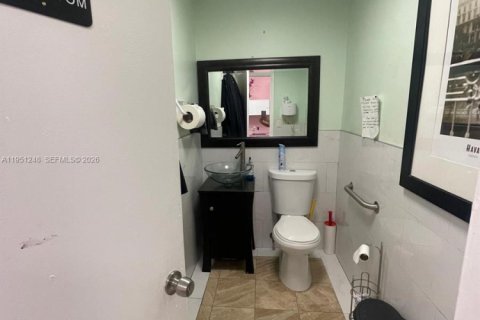 Commercial property in Hollywood, Florida № 2089289 - photo 15