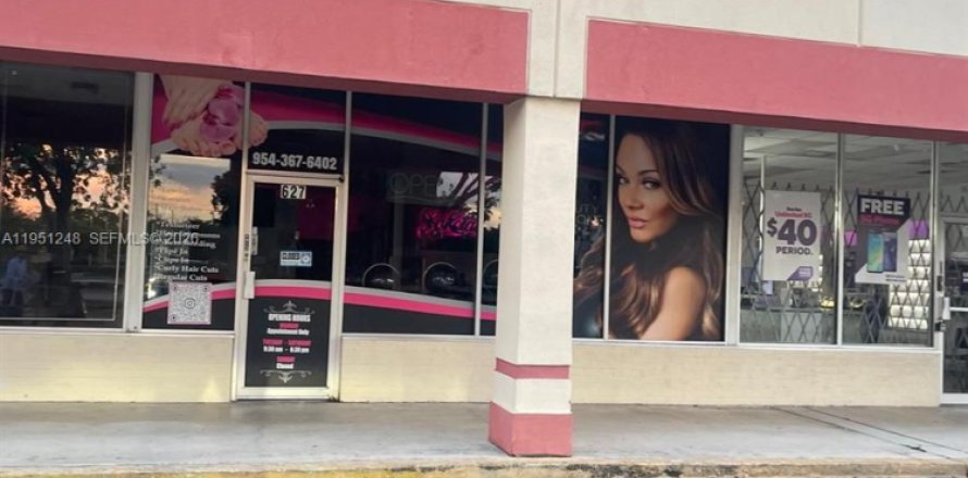 Commercial property in Hollywood, Florida № 2089289
