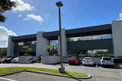 Propiedad comercial en alquiler en Altamonte Springs, Florida, 1386.47 m2 № 808125 - foto 1
