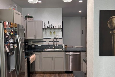 Купить таунхаус в Хомстед, Флорида 3 спальни, 146.79м2, № 2032898 - фото 3