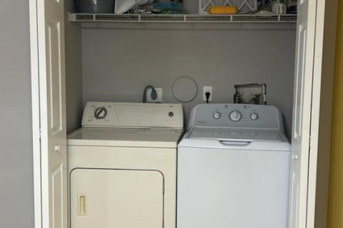 House in West Palm Beach, Florida 2 bedrooms, 80.55 sq.m. № 1225628 - photo 1