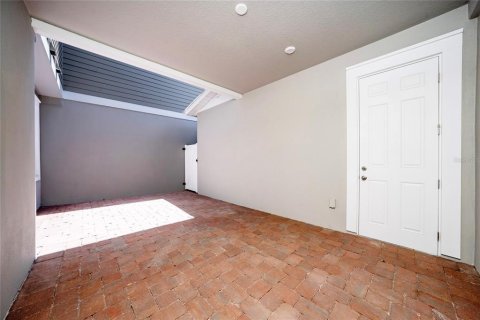 Townhouse in Kissimmee, Florida 3 bedrooms, 151.24 sq.m. № 2198275 - photo 12