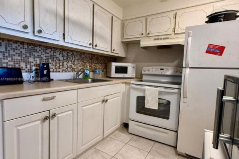 Купить кондоминиум в Бока-Ратон, Флорида 1 спальня, 66.89м2, № 1953684 - фото 12