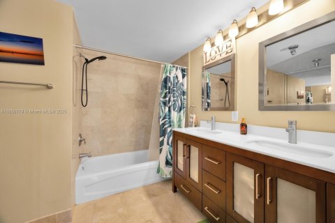 Copropriété à vendre à Miami, Floride: 2 chambres, 102.19 m2 № 1887503 - photo 19