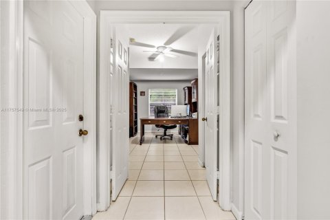 House in Weston, Florida 7 bedrooms, 305.93 sq.m. № 1968383 - photo 20